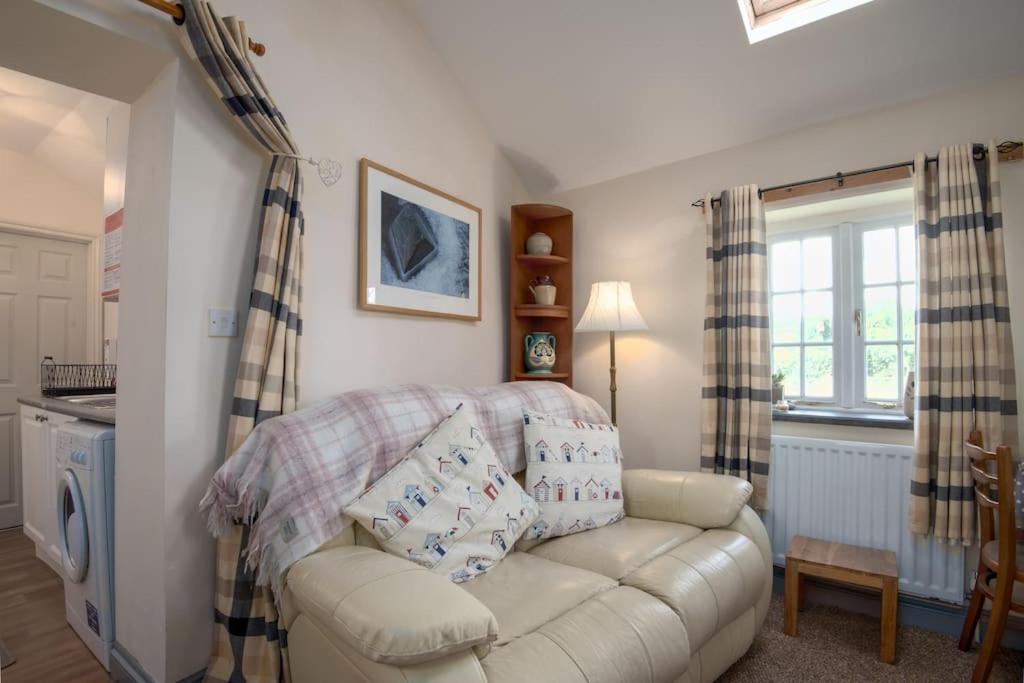 Coastal Cottage 'The Garden Cottage ' Hartland Extérieur photo