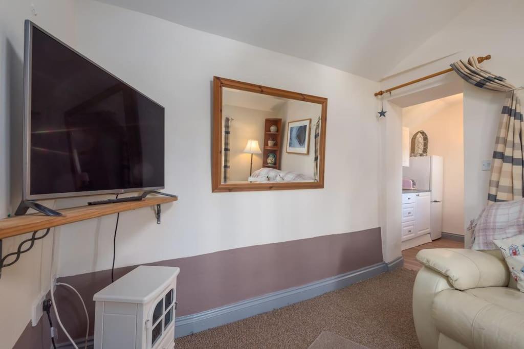 Coastal Cottage 'The Garden Cottage ' Hartland Extérieur photo